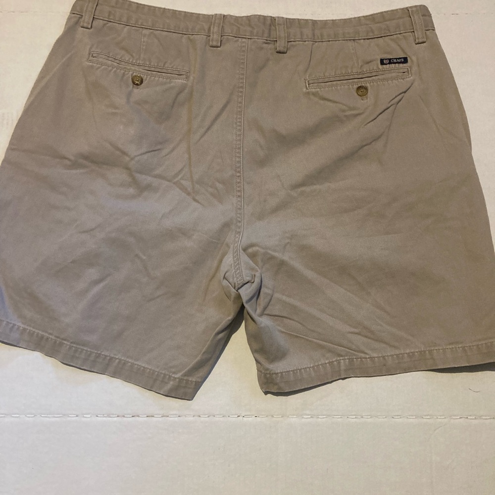 Chaps Tan Cargo Shorts with Classic Design